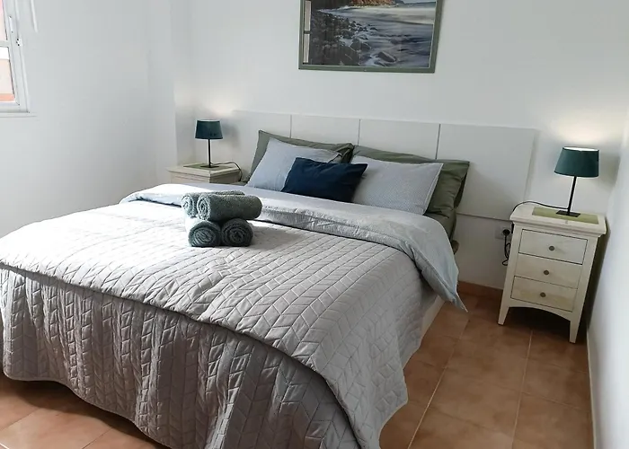 Beautiful 1 Bedroom Apartment With Mountain View