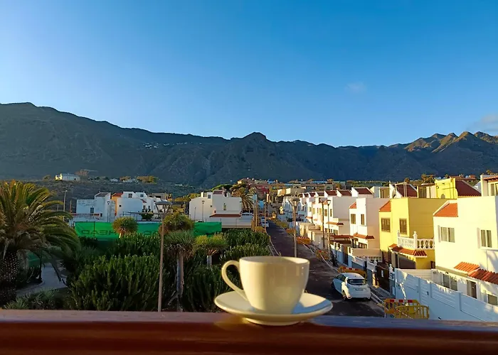 Beautiful 1 Bedroom Apartment With Mountain View