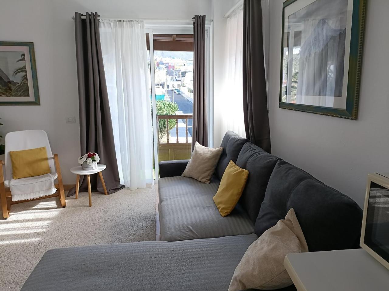 Beautiful 1 Bedroom With Mountain View *