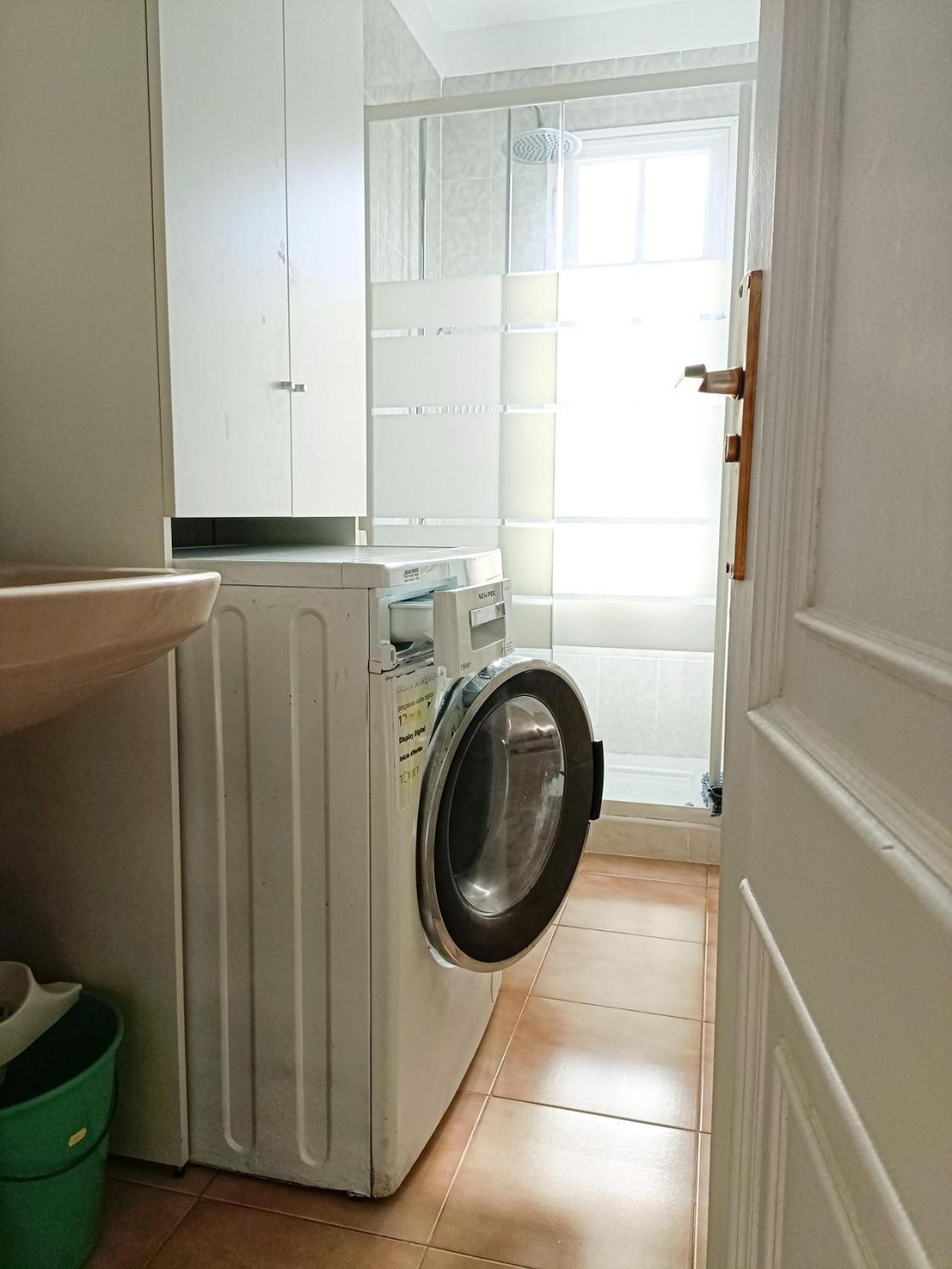 Beautiful 1 Bedroom With Mountain View