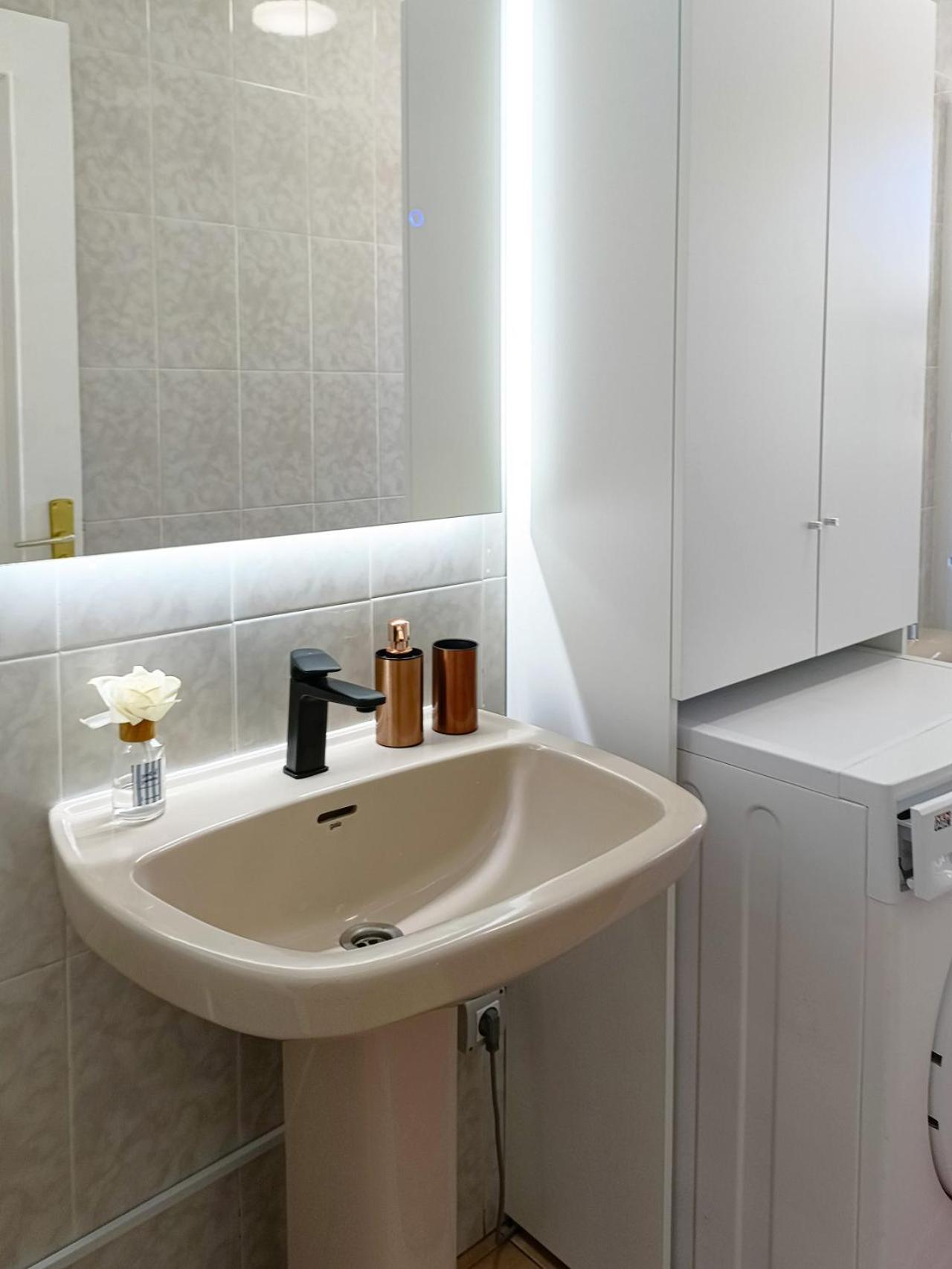 Apartment Beautiful 1 Bedroom With Mountain View *