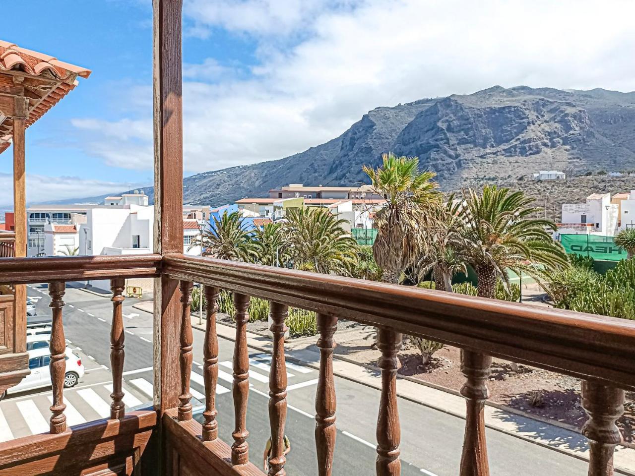 Beautiful 1 Bedroom With Mountain View Apartment Los Silos